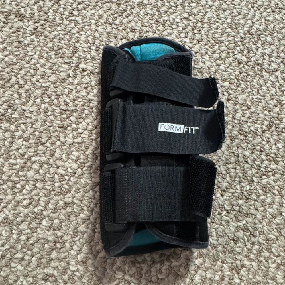 Ossur Formfit Wrist Brace Right Hand Size Small Black Support Splint